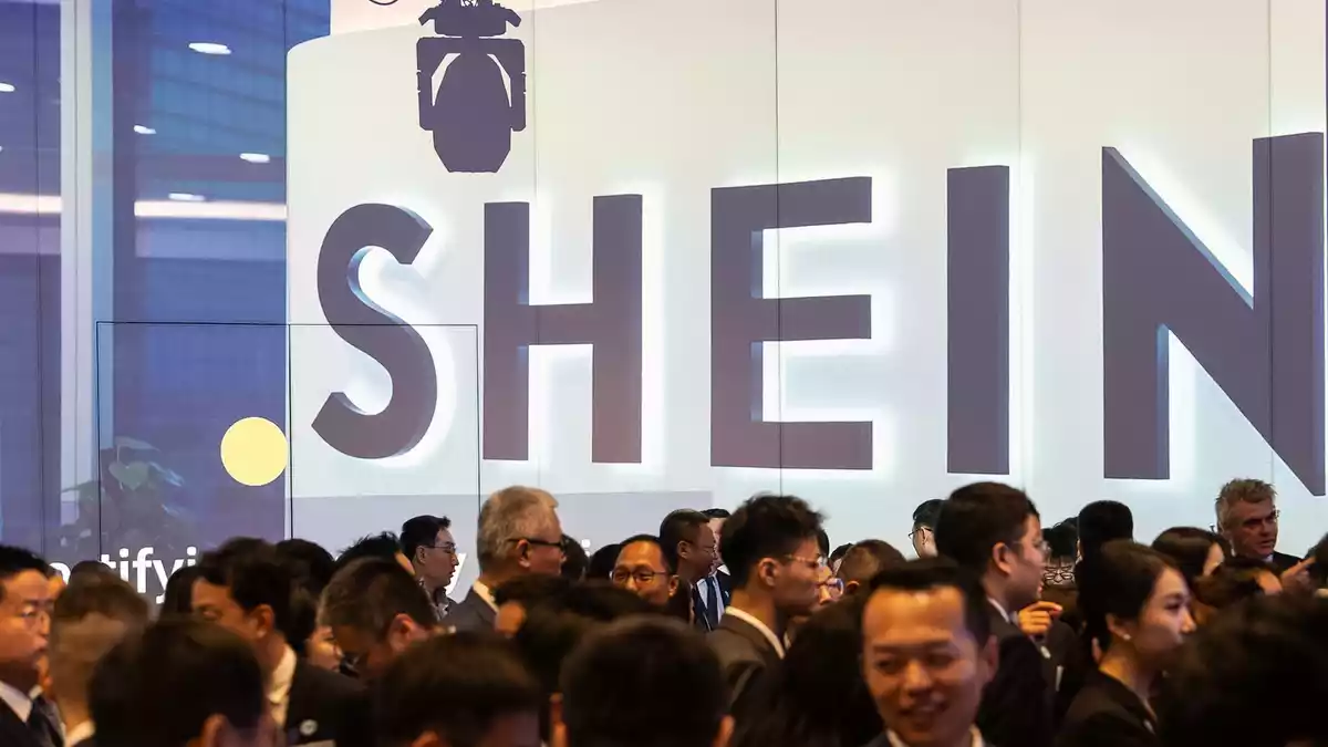Shein ist bekannt für besonders günstige Mode. - Bild: Chan Long Hei/AP/dpa