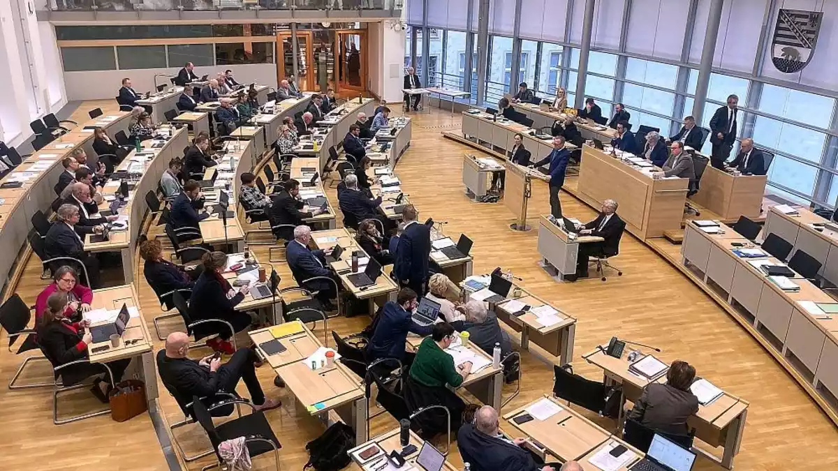Frauenanteil in Länderparlamenten steigt nur leicht