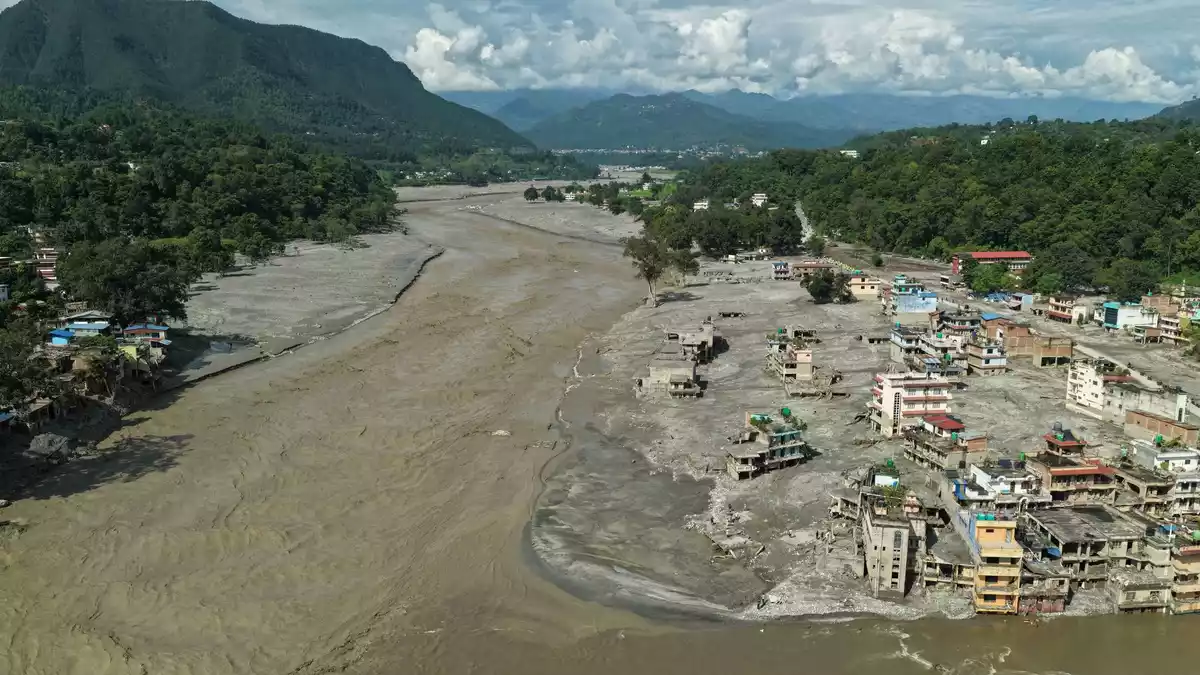 Ein Blick auf die Schäden nach einer Sturzflut im Gebiet Devighat im Distrikt Nuwakot. - Bild: Gopal Dahal/JNA via ZUMA Press Wire/dpa
