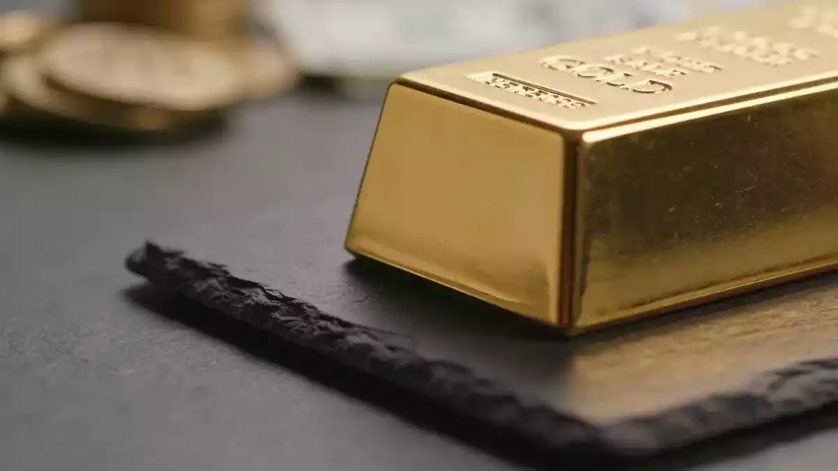 Gold Pulls Back 6% but Central Bank Buying and Debt Fears Fuel Bullish Outlook