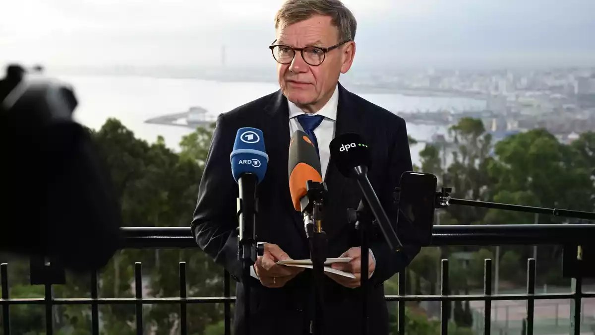 Außenminister Wadephul kündigt eine ausgewogene Reaktion an.  - Bild: Michael Brandt/dpa