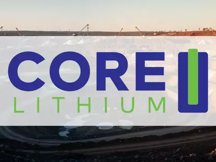 Abstrakte Aufnahme eines industriellen Lithium-Tagebaus in der Abenddämmerung. - Foto: über boerse-global.de