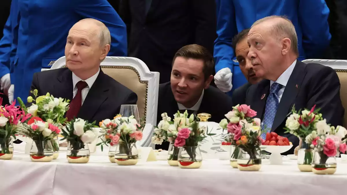 Der türkische Präsident Erdogan ist besorgt wegen der gefährlichen Lage im Schwarzen Meer.  - Bild: Vyacheslav Prokofyev/Pool Sputnik Kremlin/AP/dpa