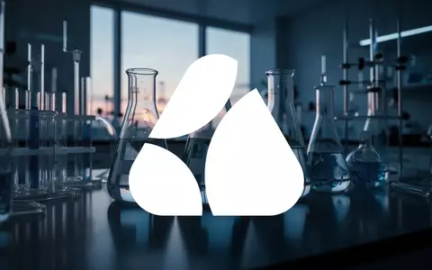 Abstrakte Darstellung eines modernen biotechnologischen Labors mit Glasgeräten in kühlem, dramatischem Licht. - Foto: über boerse-global.de