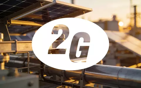 Abstrakte Darstellung einer modernen Industrieanlage bei goldenem Licht als Symbol für nachhaltiges Energiewachstum. - Foto: über boerse-global.de