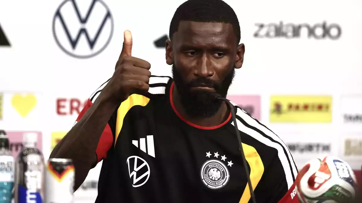 Rüdiger zeigte sich bei der WM in den USA als Musterprofi. (Archivbild)  - Bild: Christian Charisius/dpa