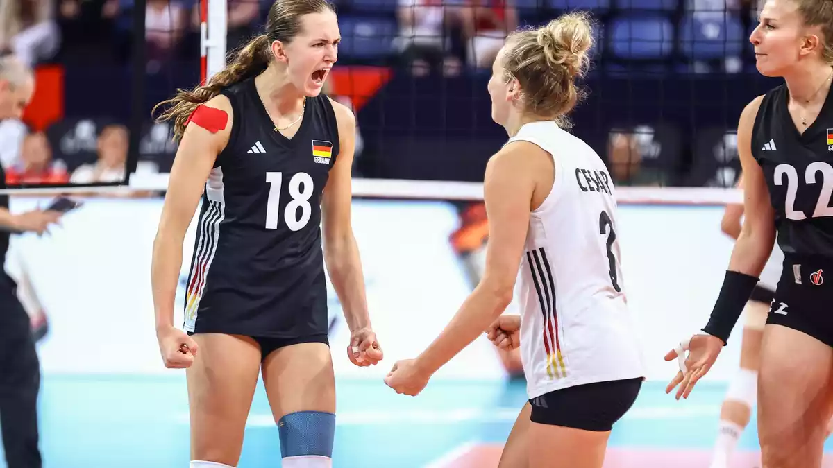 Grozer war die überragende deutsche Spielerin (l). - Bild: ---/CEV/dpa