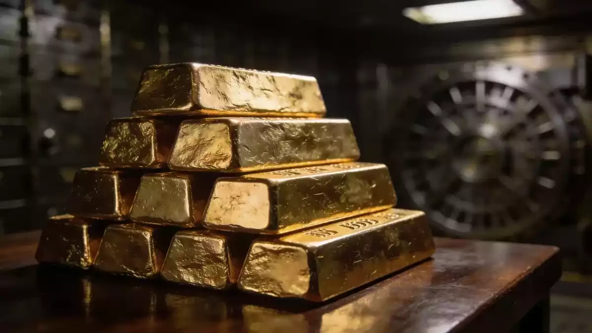 Gold Slumps 6.5% in Week as Dollar, Yields Trump Geopolitical Haven Demand