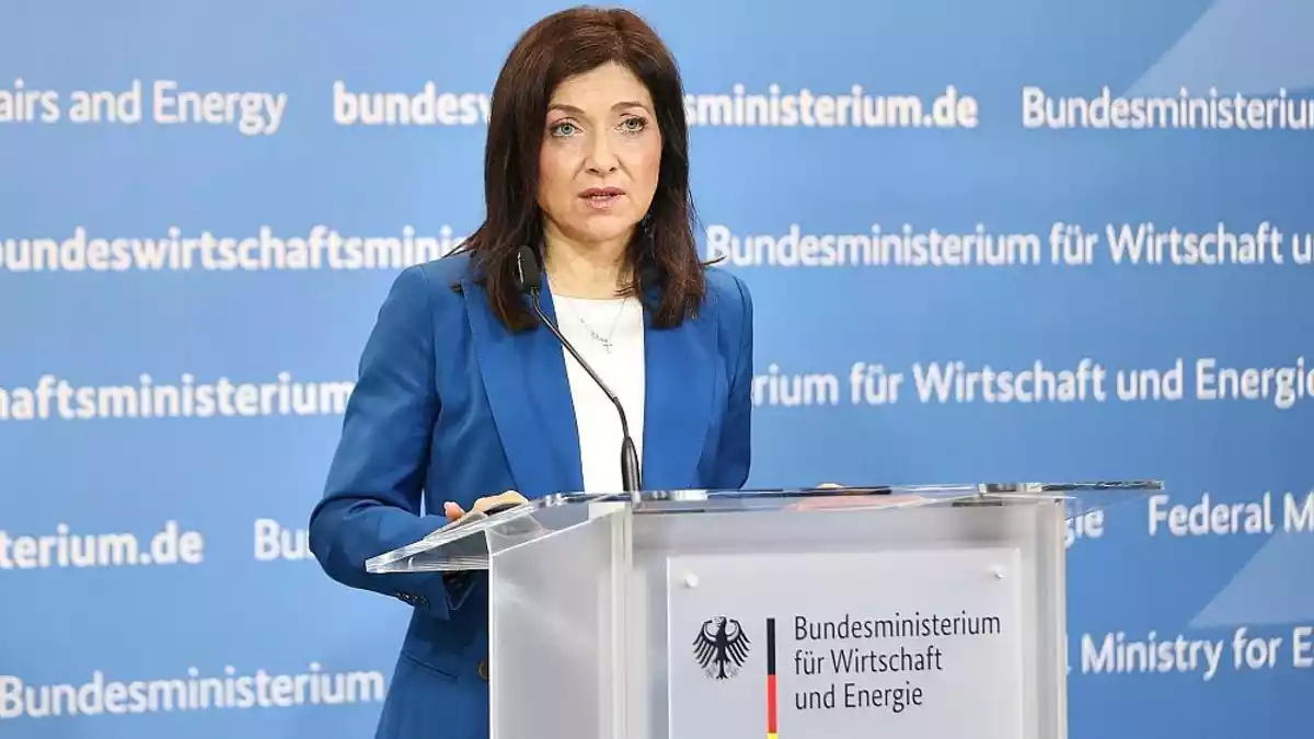 SPD wirft Reiche mangelnde Konzentration auf Ministerium vor