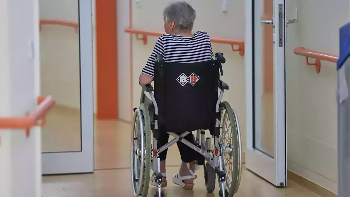Lauterbach will Pflegezuschüsse nach Einkommen staffeln