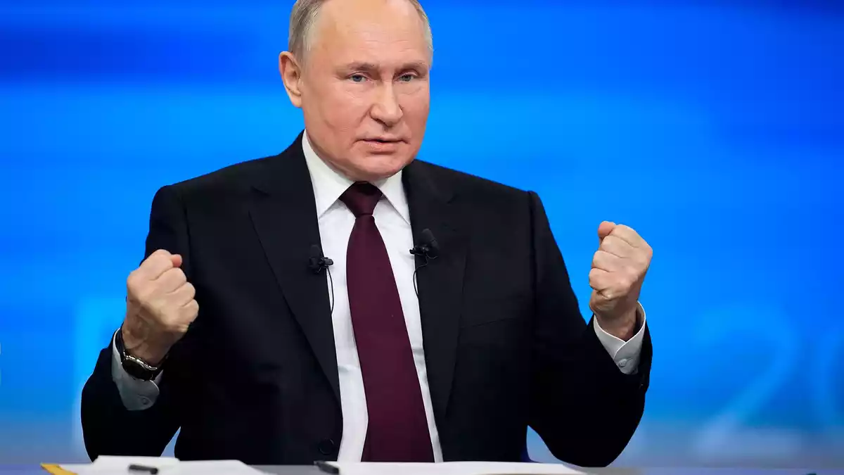 Der russische Präsident Wladimir Putin hat massive Angriffe auf ukrainische Energieanlagen angeordnet. (Archivbild) - Bild: Alexander Zemlianichenko/Pool AP/dpa