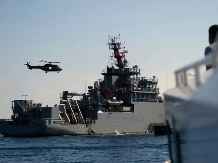 Das türkische Schiff TCG Isin (A-583) ermöglicht mit spezieller Robotertechnik besonders tiefe Tauchgänge. - Foto: Nedim Enginsoy/AP/dpa