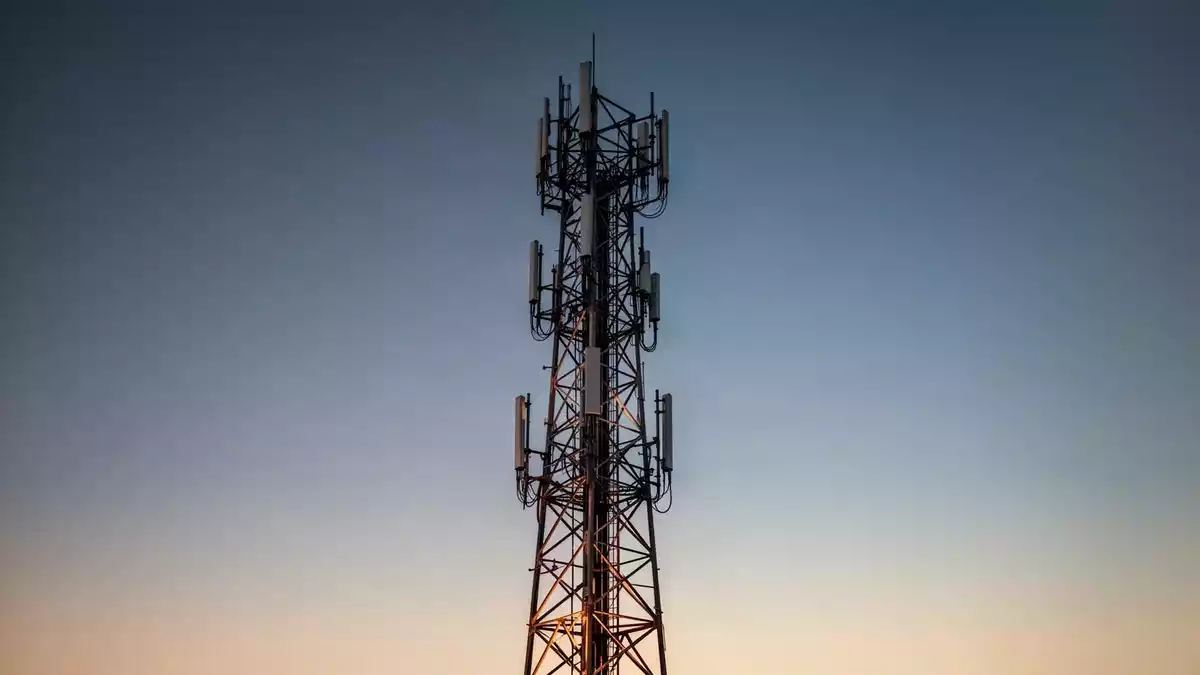 Digitale Warnsysteme weltweit: Tests, Hochwasserschutz und neue Sicherheitsfunktionen