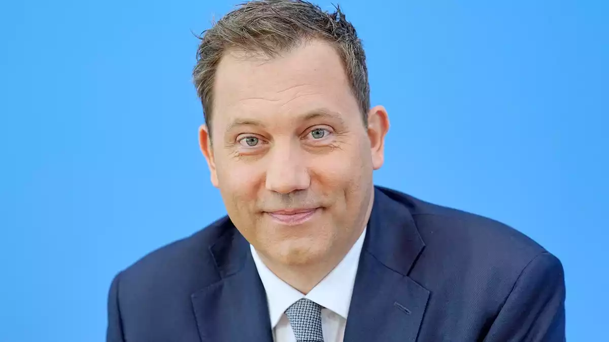 Klingbeils Reform soll vor allem kleine und mittlere Einkommen entlasten. (Archivbild)  - Bild: Michael Kappeler/dpa