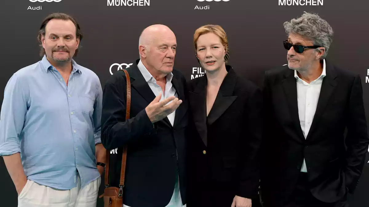 Devid Striesow (l-r), Hanns Zischler, Sandra Hüller und Regisseur Pawe? Pawlikowski präsentierten «Vaterland» nicht nur in Cannes, sondern auch auf dem Filmfest München. (Archivbild) - Bild: Felix Hörhager/dpa