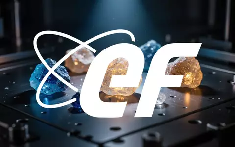 Glänzende Seltenerdmineralien auf einer dunklen Industrieoberfläche in einer hochmodernen Produktionsumgebung. - Foto: über boerse-global.de