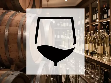 Hochwertiges Weinkeller-Ambiente mit Weinfässern und Flaschen als Symbol für den Weinhandel und digitale Modernisierung. - Foto: über boerse-global.de