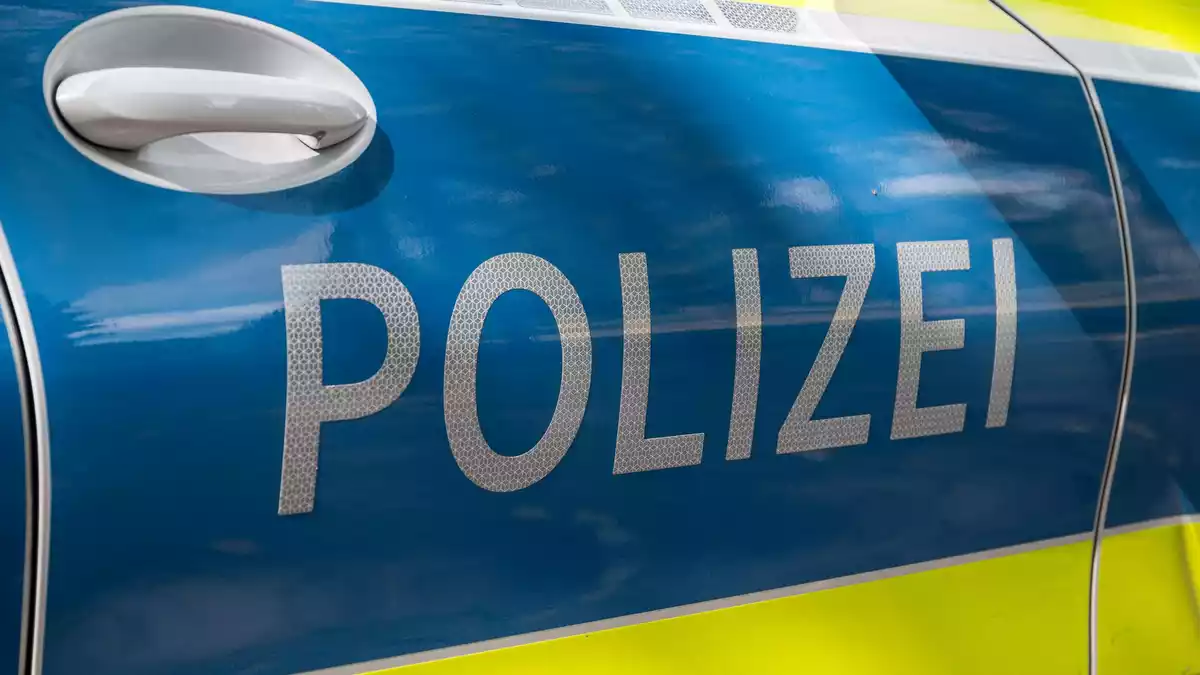 Die Polizei ist vor Ort. (Symbolbild) - Bild: Daniel Vogl/dpa