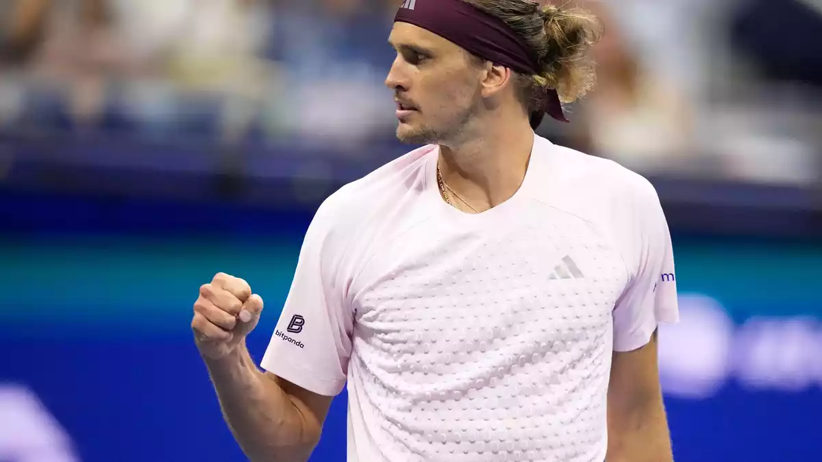Alexander Zverev darf jubeln.  - Bild: Frank Franklin II/AP/dpa