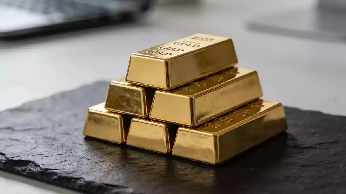 Gold Drops 5.9% Weekly as Fed Rate Hike Odds Trump Geopolitical Safe-Haven Demand