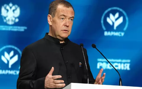 Der Vizechef des russischen nationalen Sicherheitsrates, Dmitri Medwedew, bringt als Reaktion auf die Sanktionen gegen Moskau direkte Angriffe auf deutsche Rüstungsbetriebe ins Spiel. (Archivbild) - Foto: Ekaterina Shtukina/Pool Sputnik/dpa