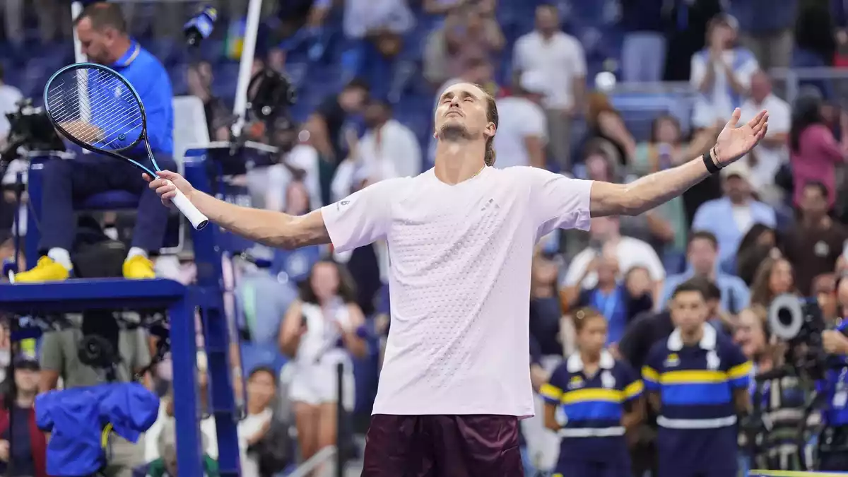 Alexander Zverev jubelt emotional.  - Bild: Frank Franklin II/AP/dpa