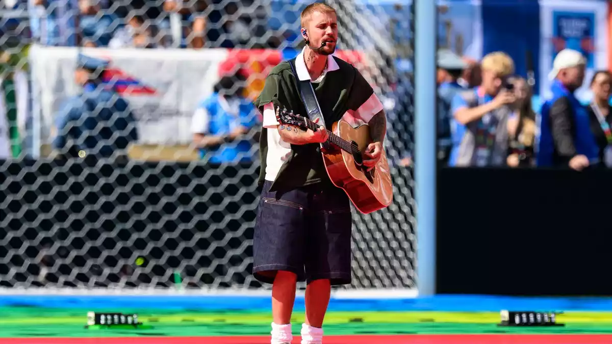Justin Bieber bei einem seiner seltenen Auftritte beim Finale der Fußball-WM bei New York. (Archivbild) - Bild: Tom Weller/dpa