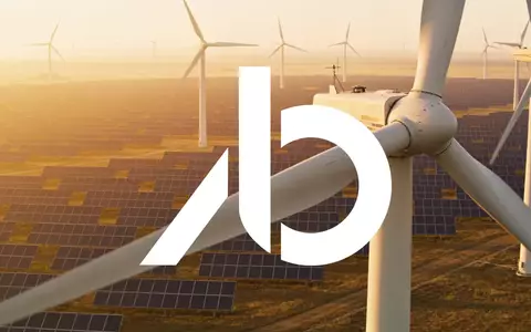 Moderne Windkraftanlagen und Solarpaneele in einer sonnendurchfluteten Landschaft, die Erneuerbare Energien symbolisieren. - Foto: über boerse-global.de