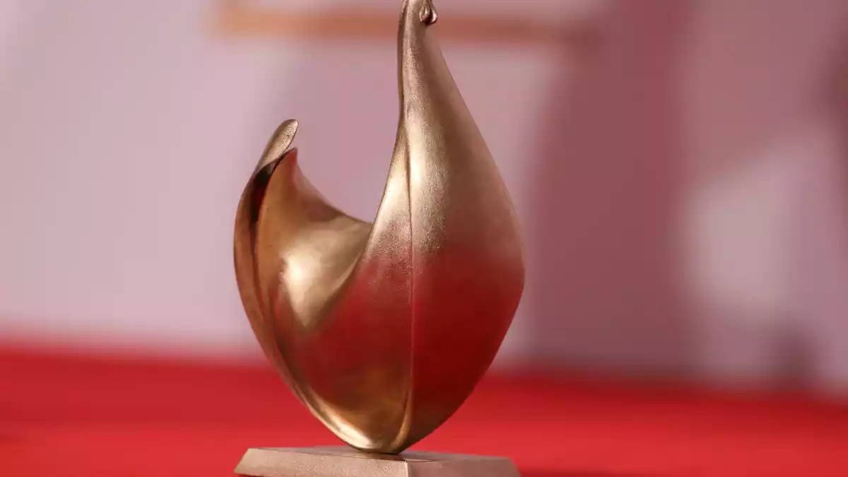 Diese Skulptur erhalten die Gewinner des Publikumspreises «Goldene Henne». (Archivbild) - Bild: Jan Woitas/dpa-Zentralbild/dpa