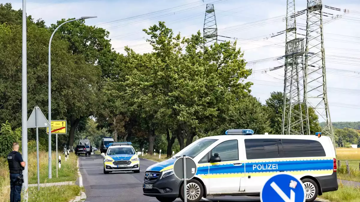 Am Dienstagmorgen hatten Unbekannte nahe dem Kohlekraftwerk Jänschwalde in Brandenburg versucht, Kurzschlüsse an Höchstspannungsleitungen auszulösen.  - Bild: Frank Hammerschmidt/dpa