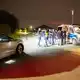 Auch in der Nacht waren zahlreiche Einsatzkräfte vor Ort.  - Bild: Alexander Franz/dpa