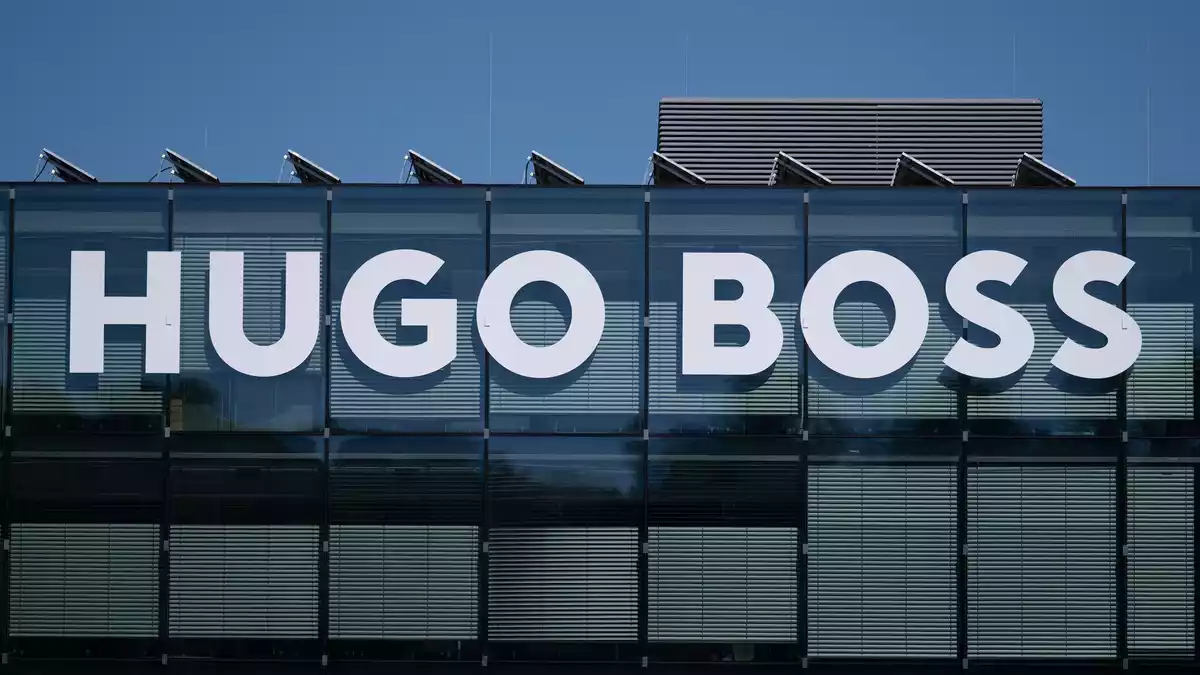 Die britische Frasers Group versucht seit Mitte Juni, das Ruder bei Hugo Boss zu übernehmen. (Archivbild) - Bild: Marijan Murat/dpa