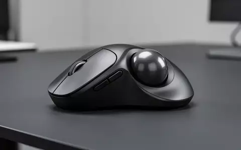 Ergonomischer Trackball der Buffalo BSTBB700-Serie in Graphite Black auf einem schlichten Schreibtisch. - Foto: über boerse-global.de