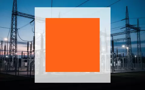 Moderne Hochspannungsanlage bei Dämmerung als Symbol für den Energiesektor. - Foto: über boerse-global.de