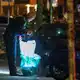 Die Ermittler suchen nach Spuren. - Bild: Bodo Marks/dpa