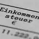 Bezieher sehr hohe Einkommen sollen mehr Steuern zahlen. (Archivbild) - Bild: Robert Michael/dpa