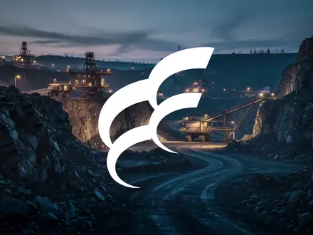 Industrielle Bergbaulandschaft bei Dämmerung als Symbol für die Herausforderungen im Energiesektor. - Foto: über boerse-global.de