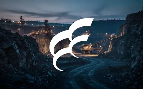 Industrielle Bergbaulandschaft bei Dämmerung als Symbol für die Herausforderungen im Energiesektor. - Foto: über boerse-global.de