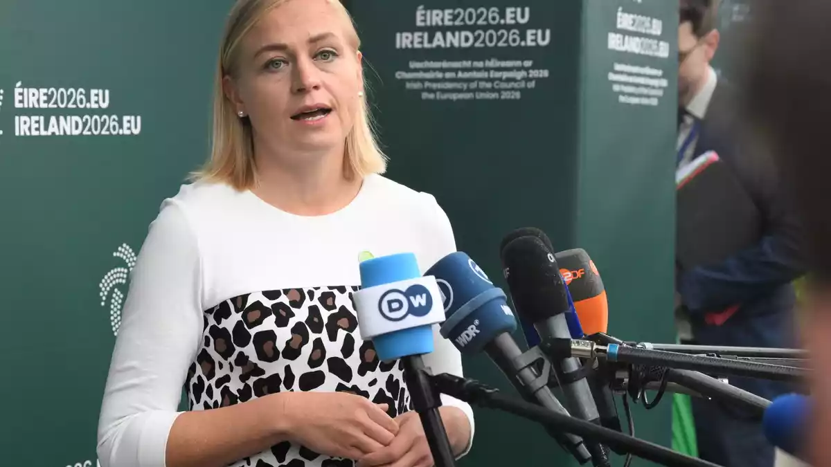 Die finnische Außenministerin Elina Valtonen fordert am Rande des EU-Außenministertreffens in Irland, den Druck auf Moskau zu erhöhen. - Bild: Michael Brandt/dpa