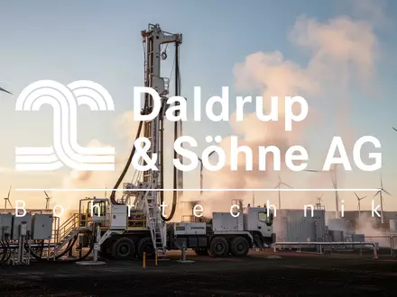 Moderne Geothermie-Anlage bei Sonnenaufgang als Symbol für nachhaltiges Wachstum und erneuerbare Energien. - Foto: über boerse-global.de