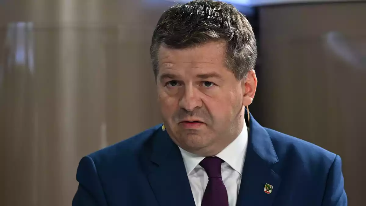 «Wir brauchen eine Zuwanderung in den Arbeitsmarkt», sagte CDU-Spitzenkandidat Sven Schulze. - Bild: Hendrik Schmidt/dpa pool/dpa