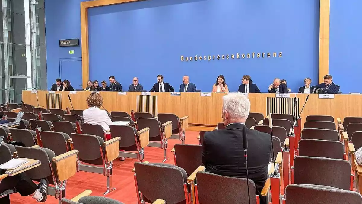 Bundesregierung fordert von Bevölkerung Vertrauen