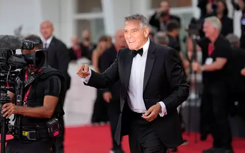 George Clooney präsentierte schon diverse seiner Filme in Venedig. - Foto: Alessandra Tarantino/Invision/AP/dpa