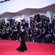 Maggie Gyllenhaal vor der Eröffnung. - Bild: Alessandra Tarantino/Invision/AP/dpa