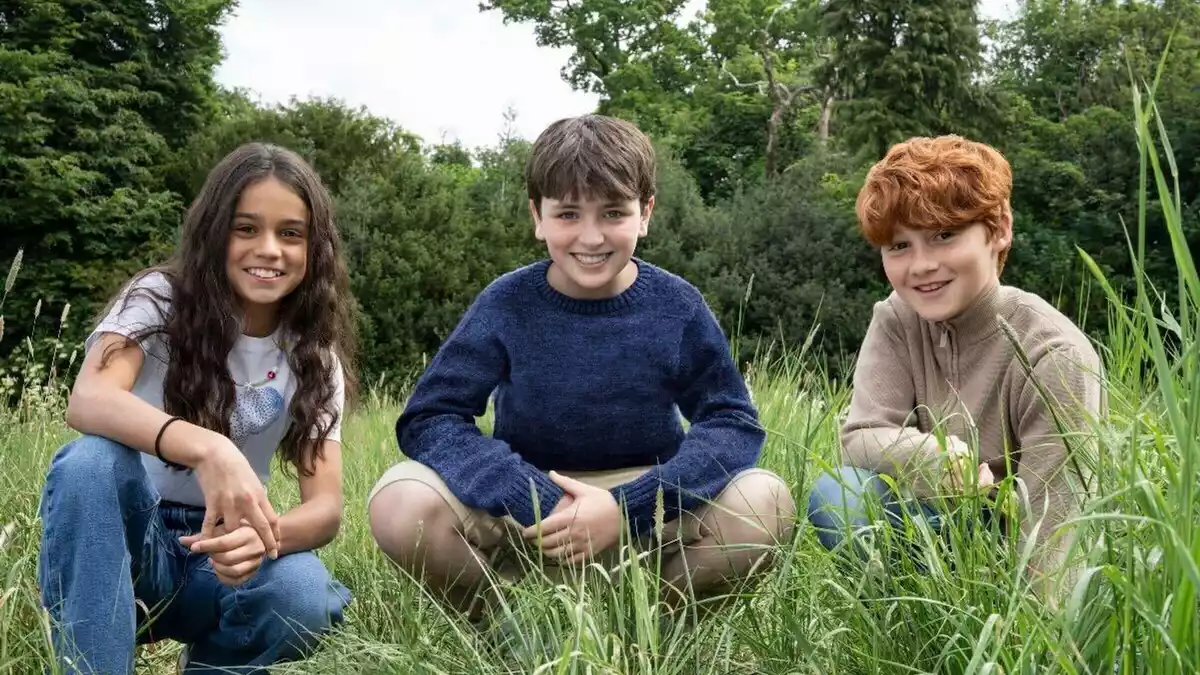 Arabella Stanton (l-r), Dominic McLaughlin und Alastair Stout spielen in der neuen HBO-Serie Hermine Granger, Harry Potter und Ron Weasley. - Bild: Aidan Monaghan/HBO/AP/dpa