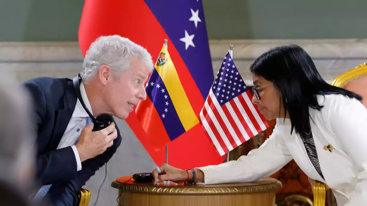 Durch die Öldeals erwartet US-Energieminister Chris Wright nach eigener Aussage Frieden, Freiheit und Wohlstand für Venezuela. - Bild: Pedro Mattey/AP/dpa