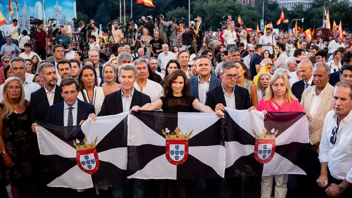 Bei der größten Einzelkundgebung für Ceuta in Madrid traten führenden Politiker der oppositionellen konservativen Volkspartei an.  - Bild: Gabriel Luengas/EUROPA PRESS/dpa