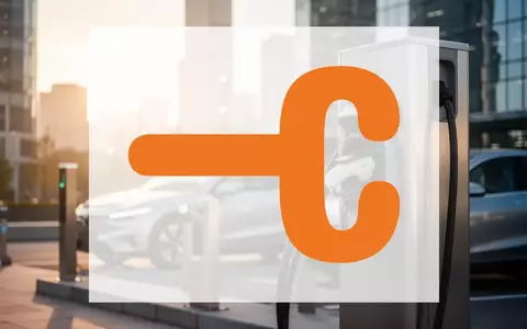 Moderne Ladeinfrastruktur für Elektrofahrzeuge in einer urbanen Umgebung bei Sonnenaufgang - Foto: über boerse-global.de