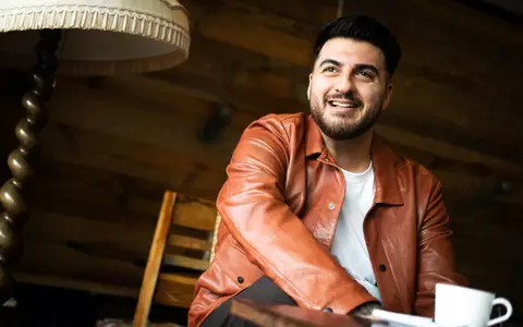 Tahsim Durgun ist in Oldenburg aufgewachsen.  - Foto: Sina Schuldt/dpa