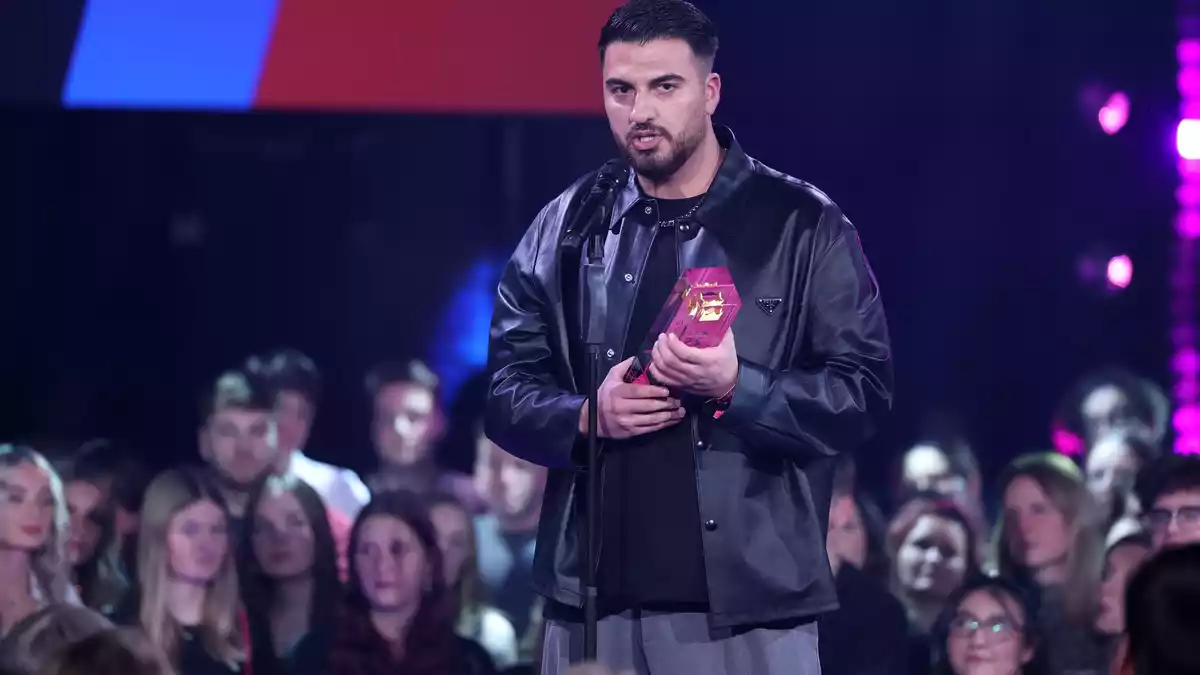 Tahsim Durgun wurde bei der 1Live-Krone-Verleihung im Dezember 2025 in der Kategorie «Beste Unterhaltung» ausgezeichnet. (Archivbild)  - Bild: Friso Gentsch/dpa